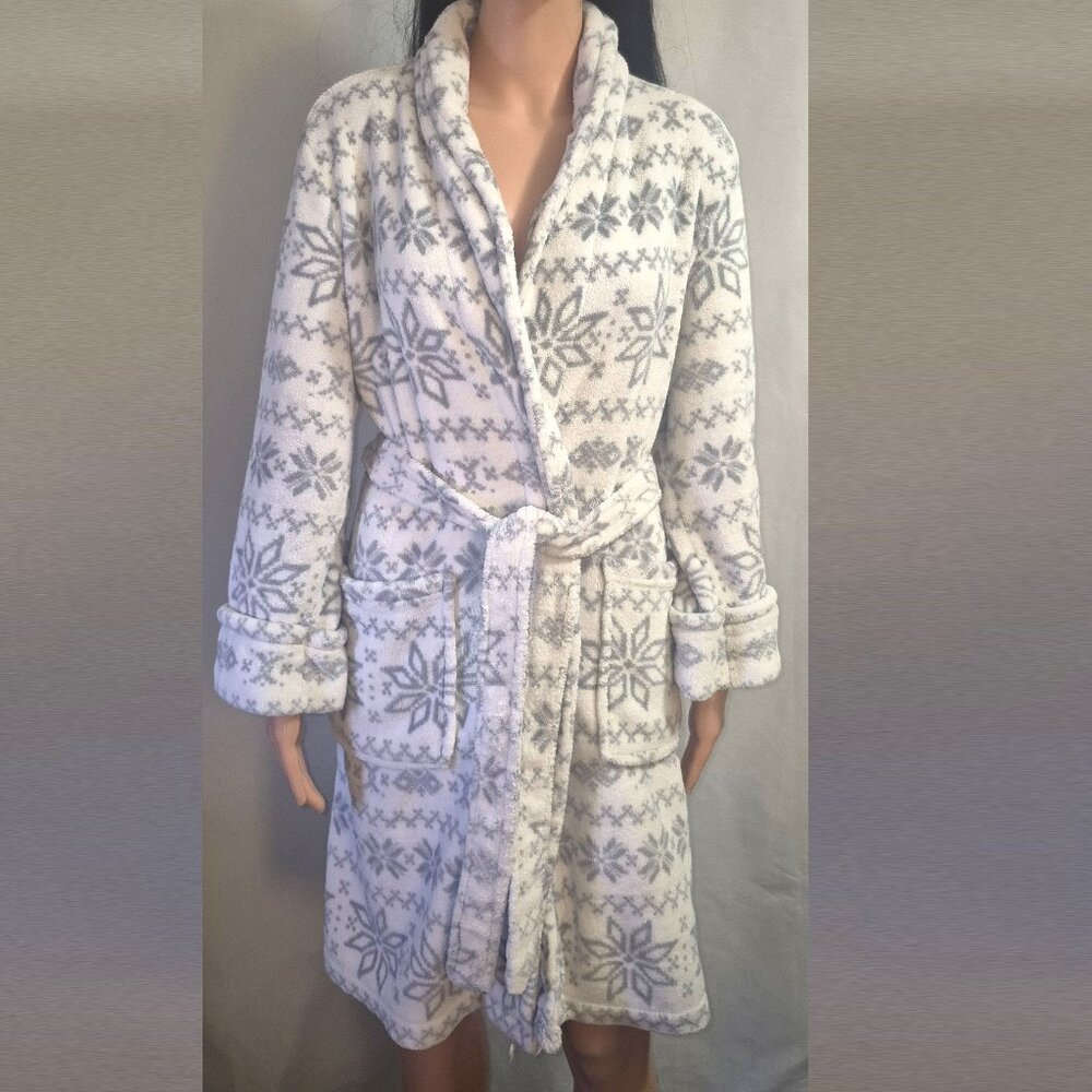 Charter Club Intimates fluffy robe in size Medium